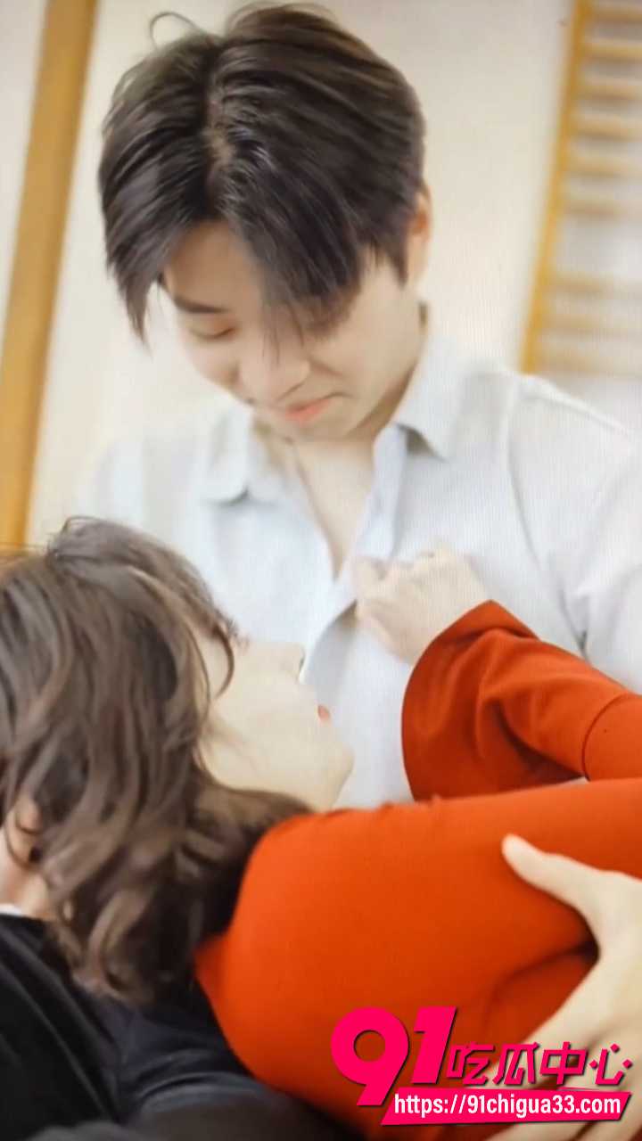 擦边短剧穷小子意外一夜情 天后女星酒店醉酒被操 兔女郎情趣套装叫得销魂 擦边短剧穷小子意外一夜情 天后女星酒店醉酒被操 兔女郎情趣套装叫得销魂