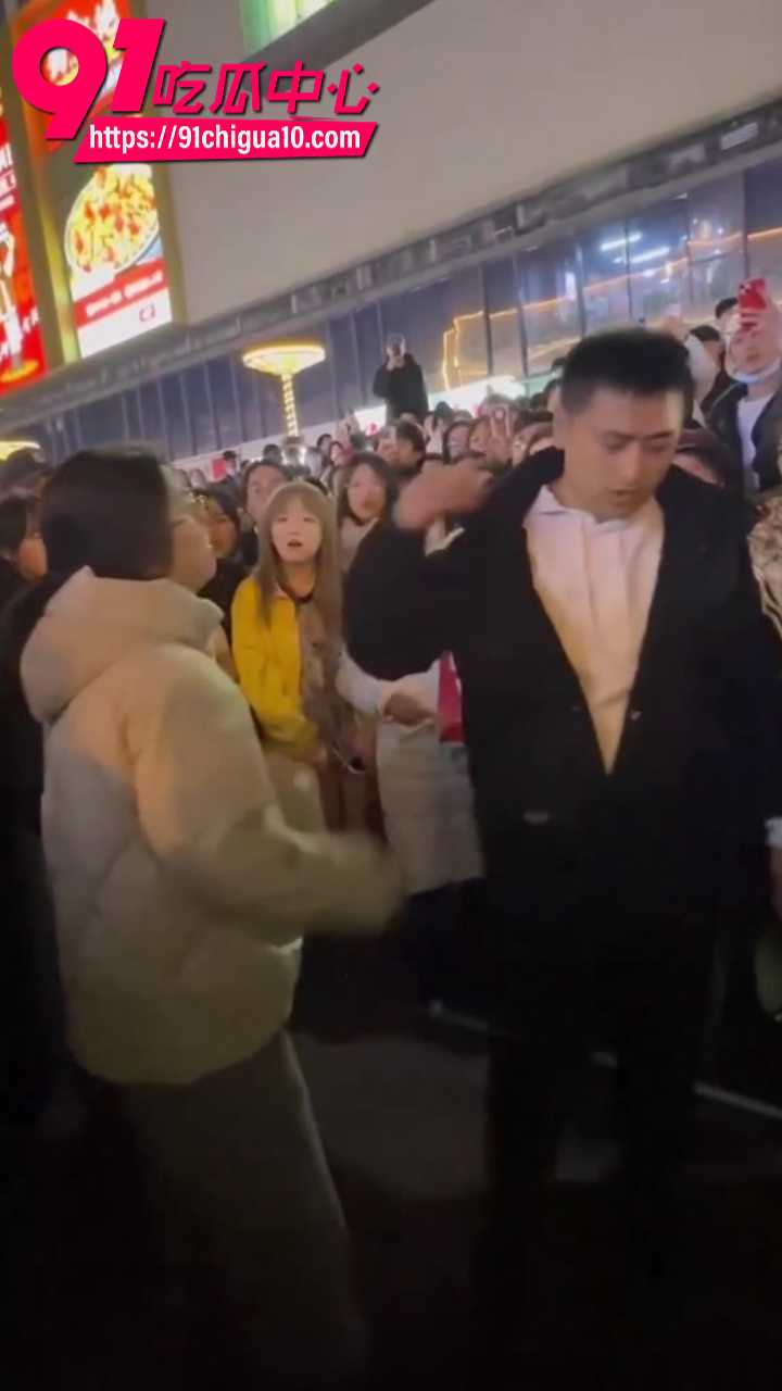 大连街头惊爆原配抓奸大战6