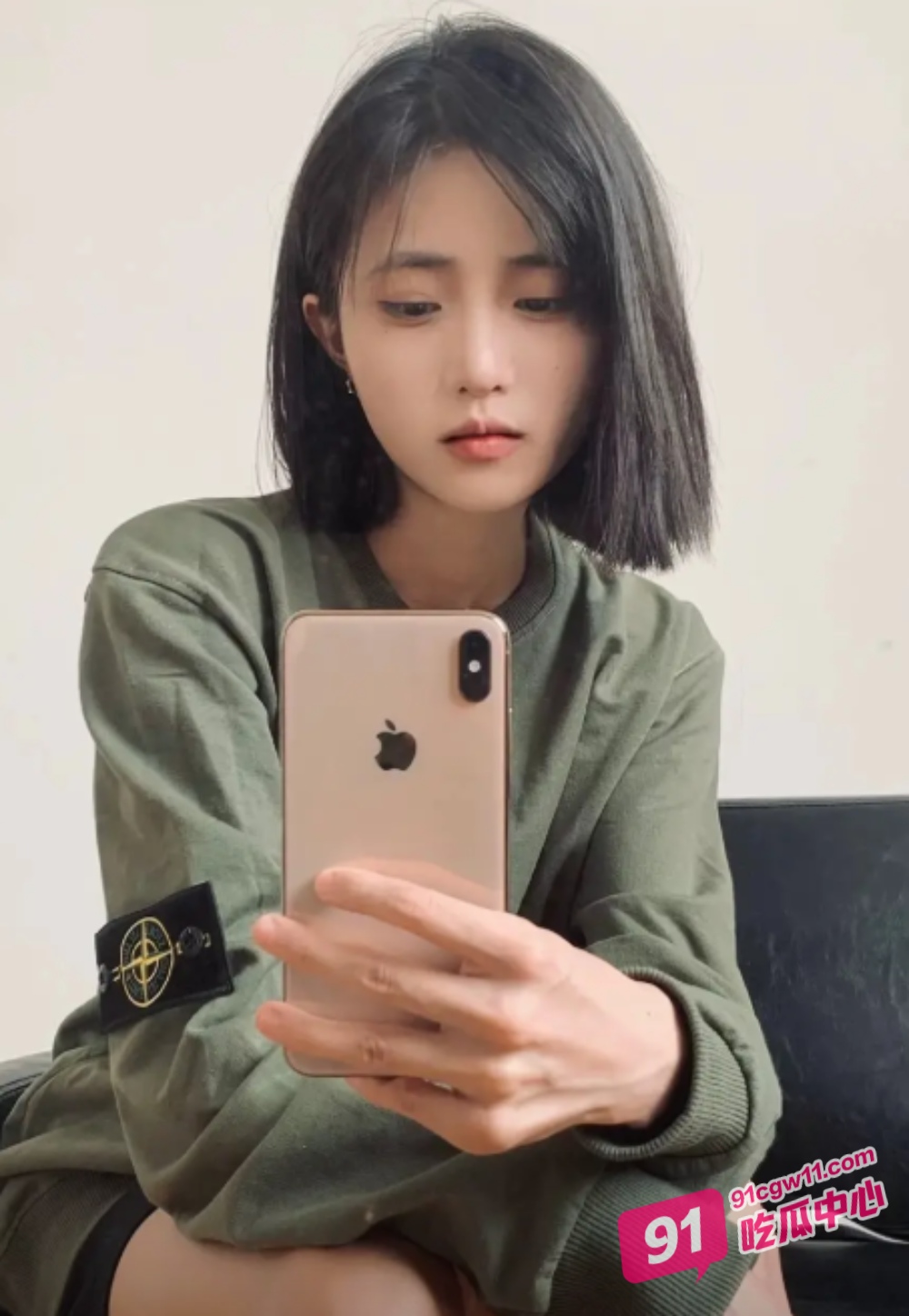 川大校花王欣燦与洋男友沙发做爱 小穴已经被撑爆了落地窗前被干到站不起来！ 配图2