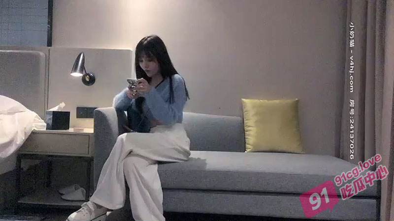 【探花加时赛】高颜值蓝衣妹子 肤白貌美大长腿,温柔甜美乖巧,探花哥大展神威,娇喘呻吟精品
