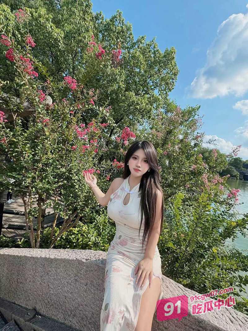 独家曝光上海母狗王静怡 穿情趣内衣被主人调教自慰 做爱风骚至极 叫声可射自备纸巾!
