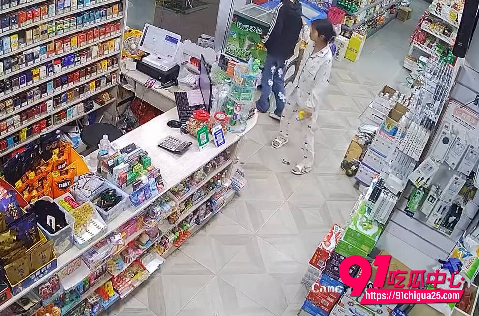精神小伙深夜超市为护对象惨被七刀4