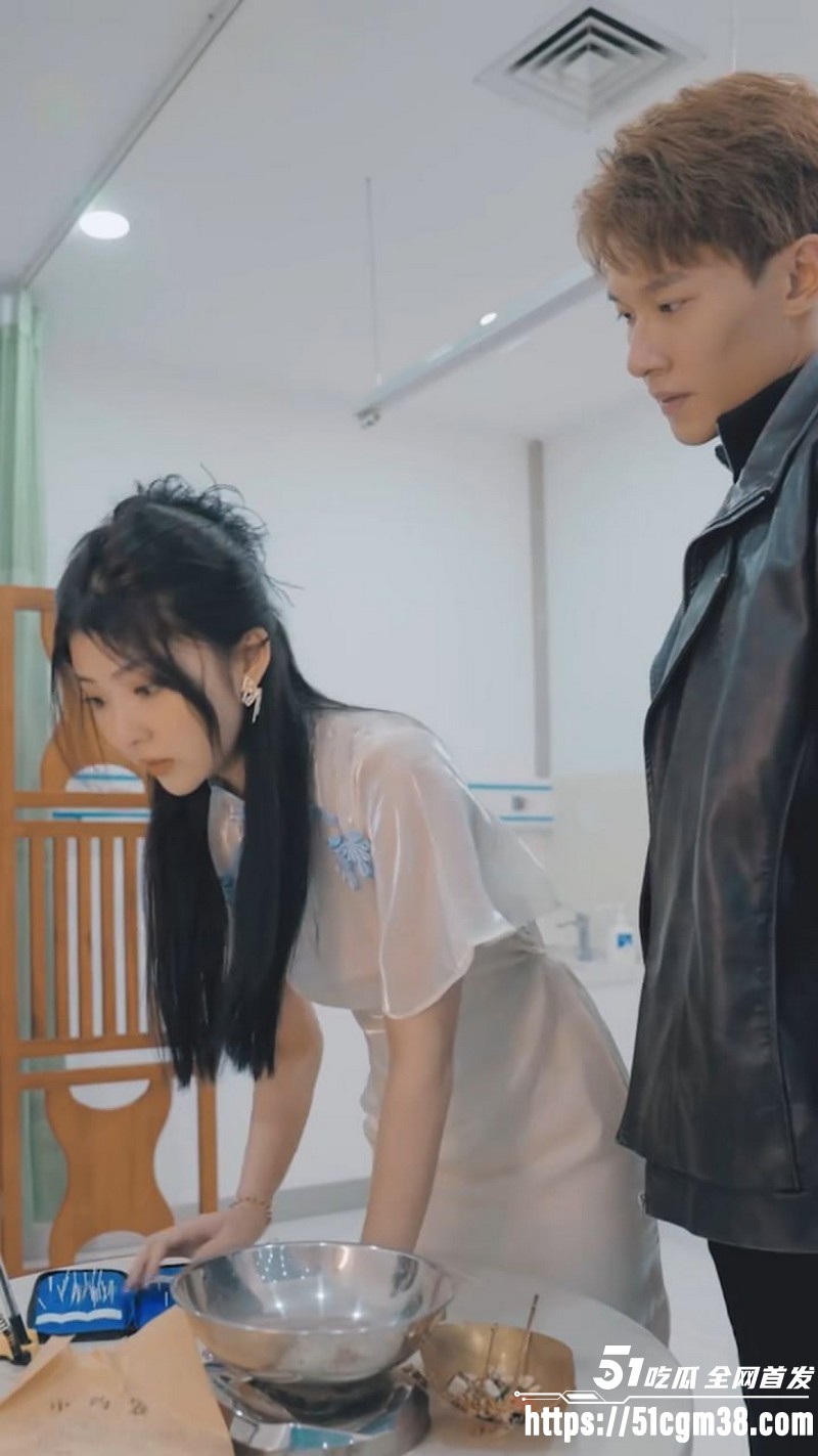 擦边短剧我的三个绝美女房客全集 2