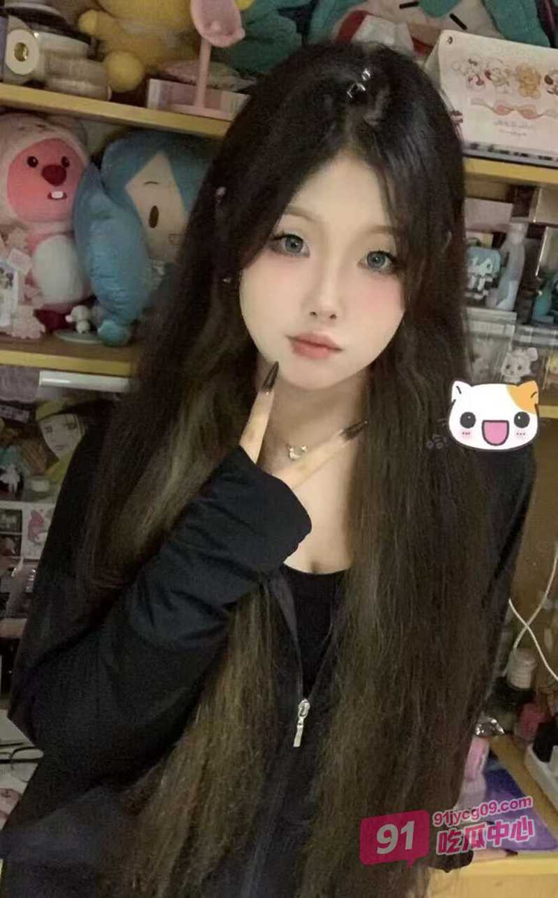 富二代fKabuto约炮女大学生 皮肤白嫩的一线天尤物 私底下真反差！ 配图3