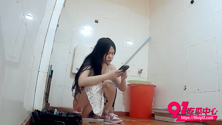 高校女厕双视角7