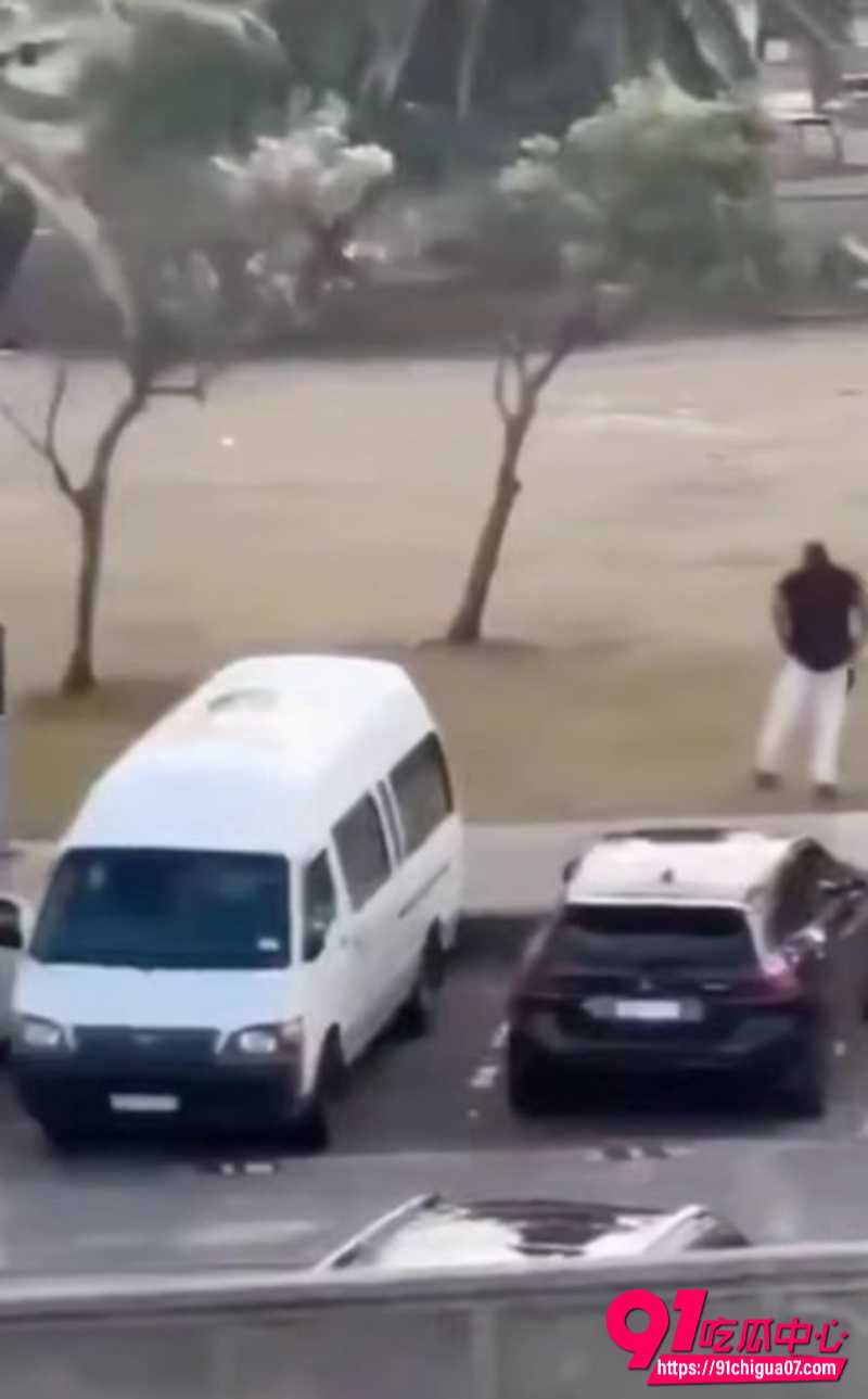 澳大利亚悉尼邦迪海滩发生枪击事件6