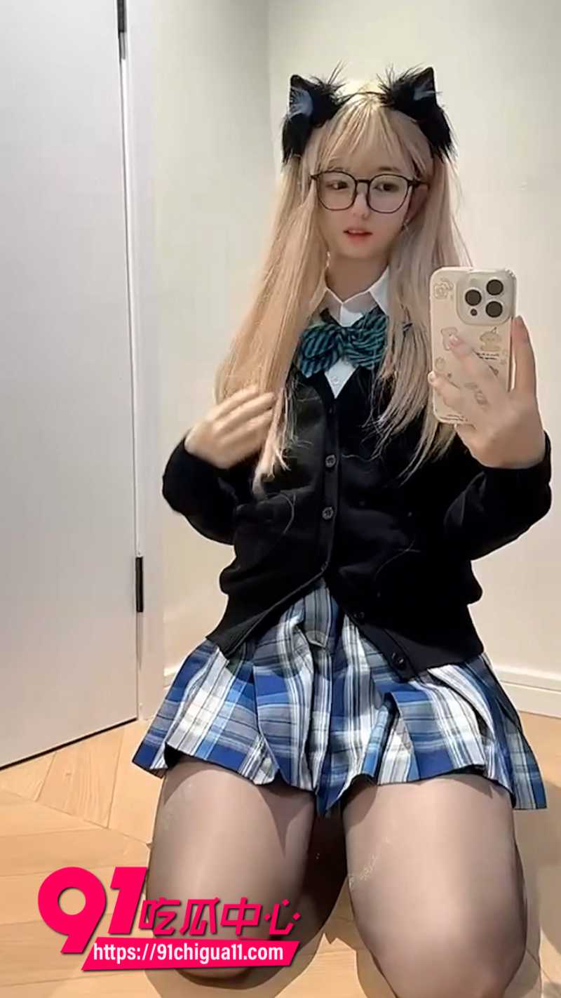 高颜值反差少女美羊羊桑大尺度福利视频曝光15