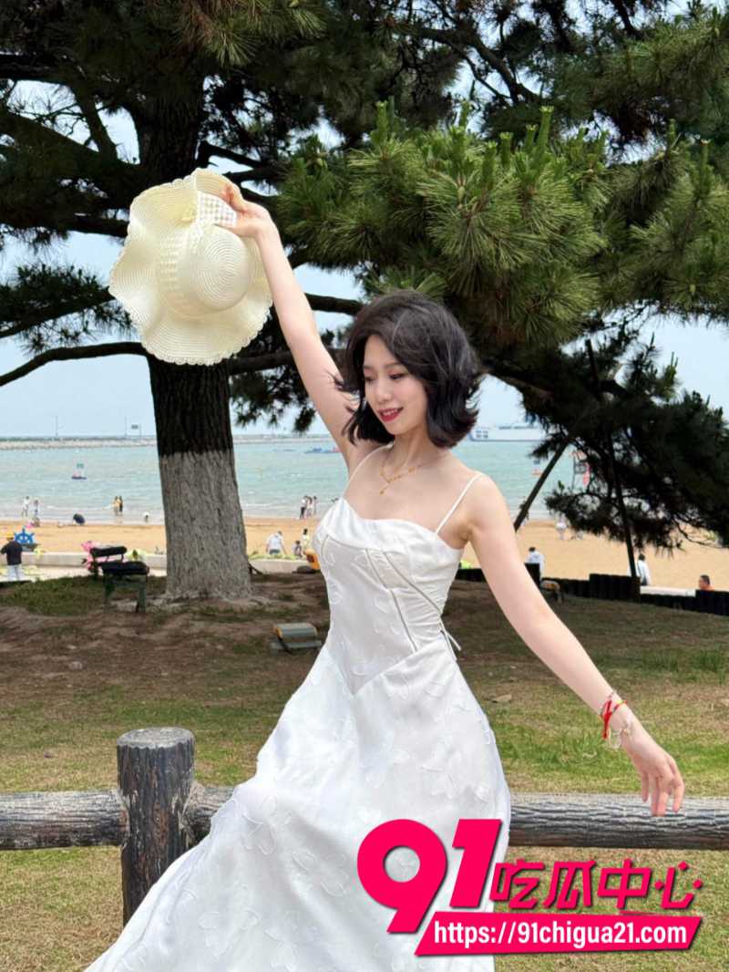 江苏混圈名媛王诗琦白天优雅旗袍仙女 夜里被小富二代调教成专属母狗！11