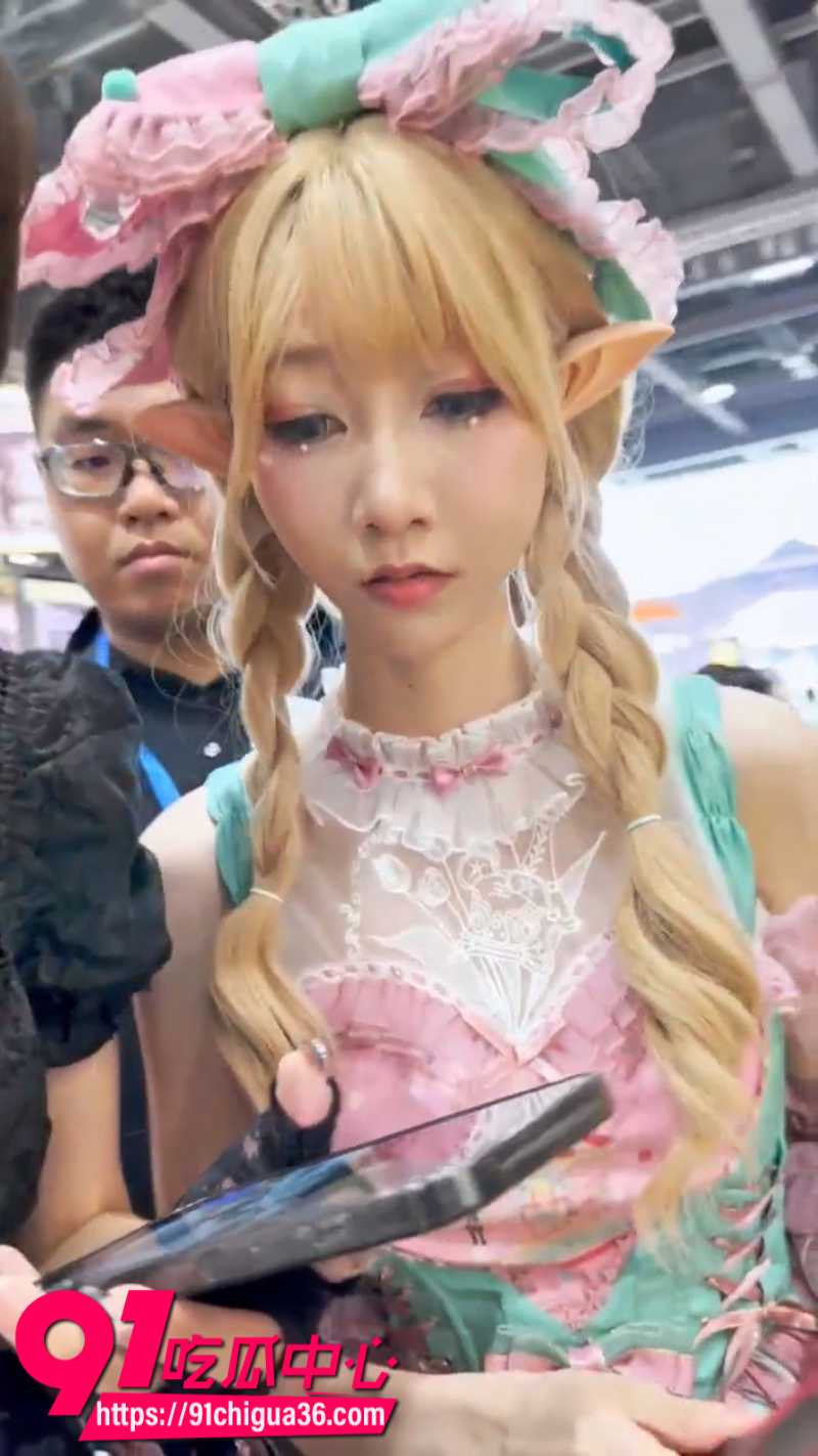 抄底大神漫展抄底极品白丝洛丽塔妹子2