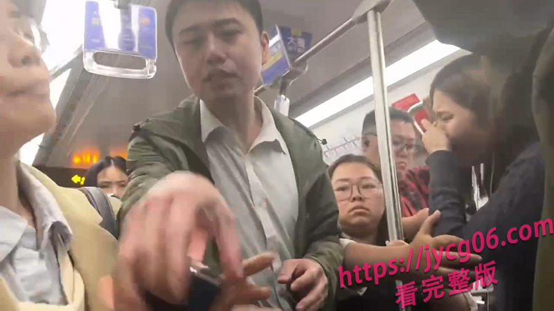 上海第一射手！地铁猥亵女孩被抓！社死现场引路人围观！ 配图5