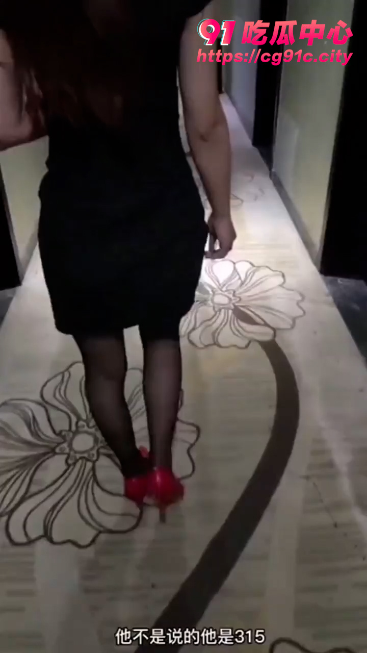 黑丝美腿女财务居然馋我身子? “今天你一定要让我潮喷哦!”