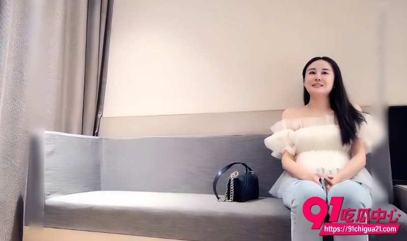 小宝寻花约炮白衣牛仔裤甜妹酒店开干 长发美女口交深喉后骑乘猛摇