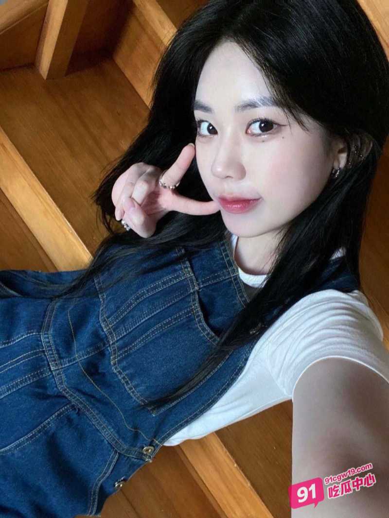 杭州女模张梓丹‌被金主曝光 掰穴求操淫水横流不止～