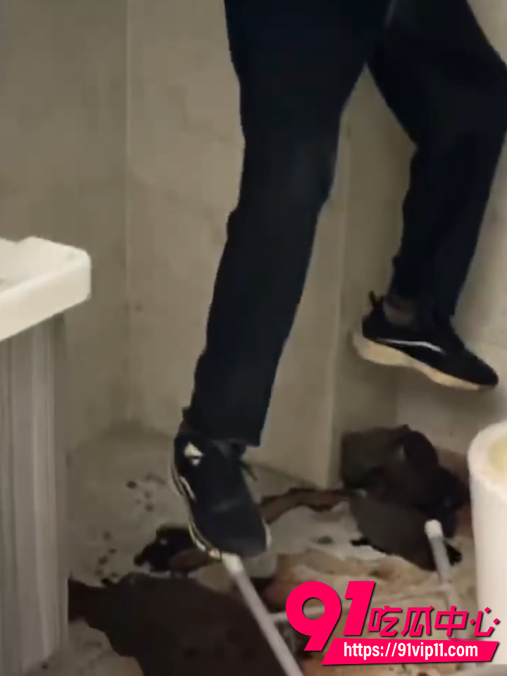 湛江男子欠网贷出租屋自杀6