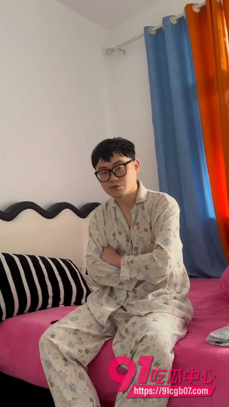 捉奸现实版老婆藏奸夫阳台被抓包1 捉奸现实版老婆藏奸夫阳台被抓包1