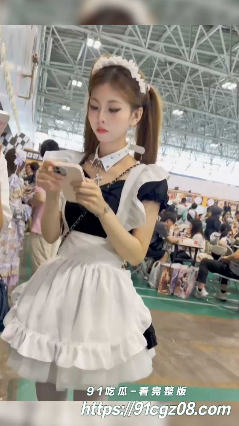 抖音女主播小狸花包漫展被抄底偷拍网页素材1素材水印版