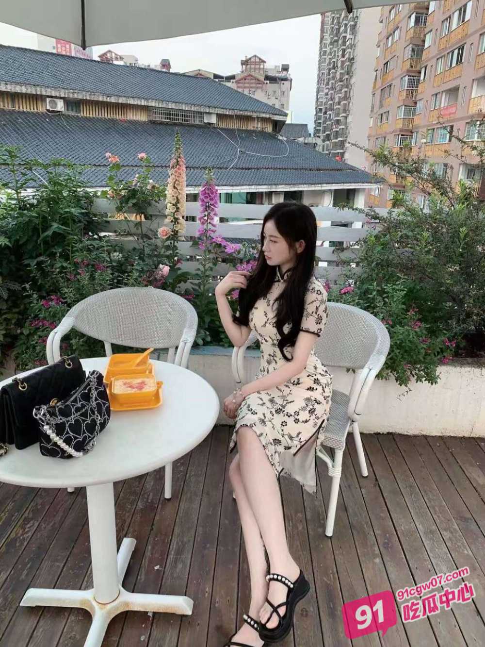 家有迷人小嫂 新作 哥哥满足不了 我替哥哥操嫂子 香蕉插嫂嫂极品美穴 鲜嫩多汁!