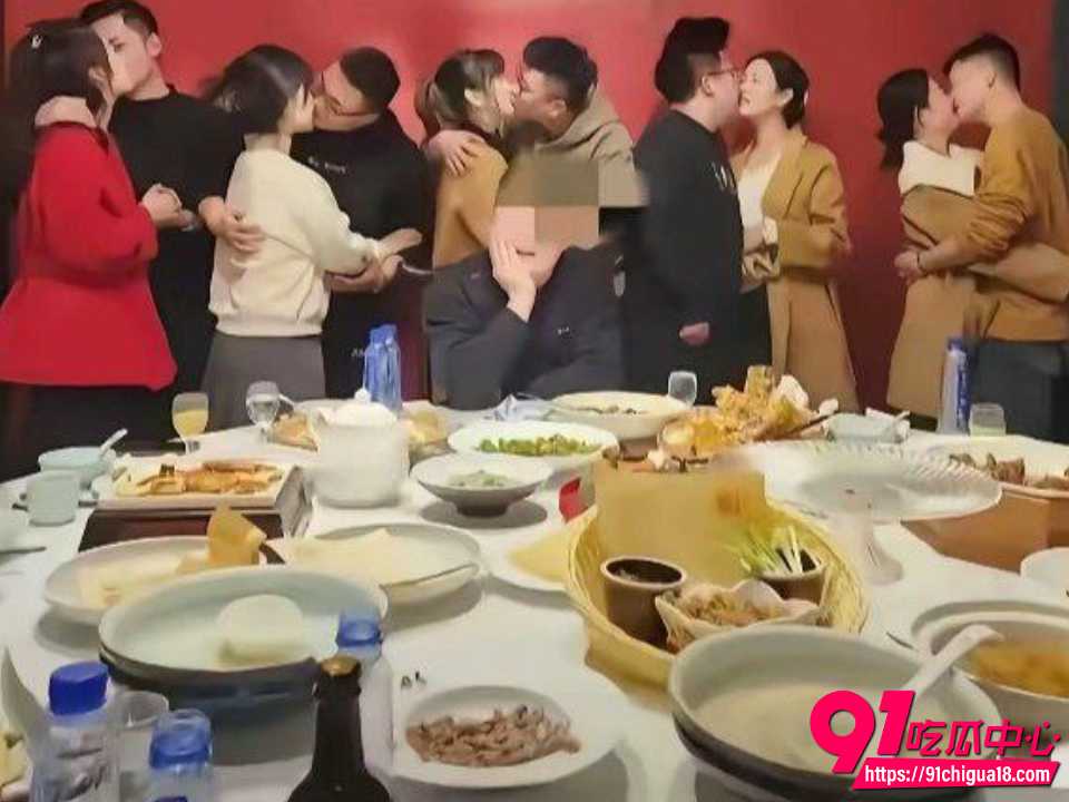 老婆同学聚会被老同学强吻吃豆腐4 老婆同学聚会被老同学强吻吃豆腐4