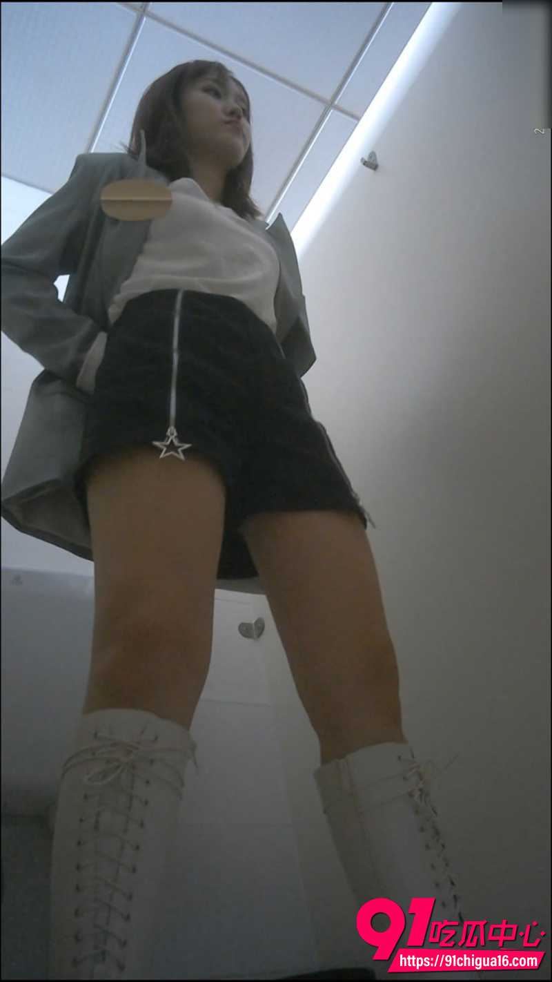 商场女厕偷拍 3 商场女厕偷拍 3