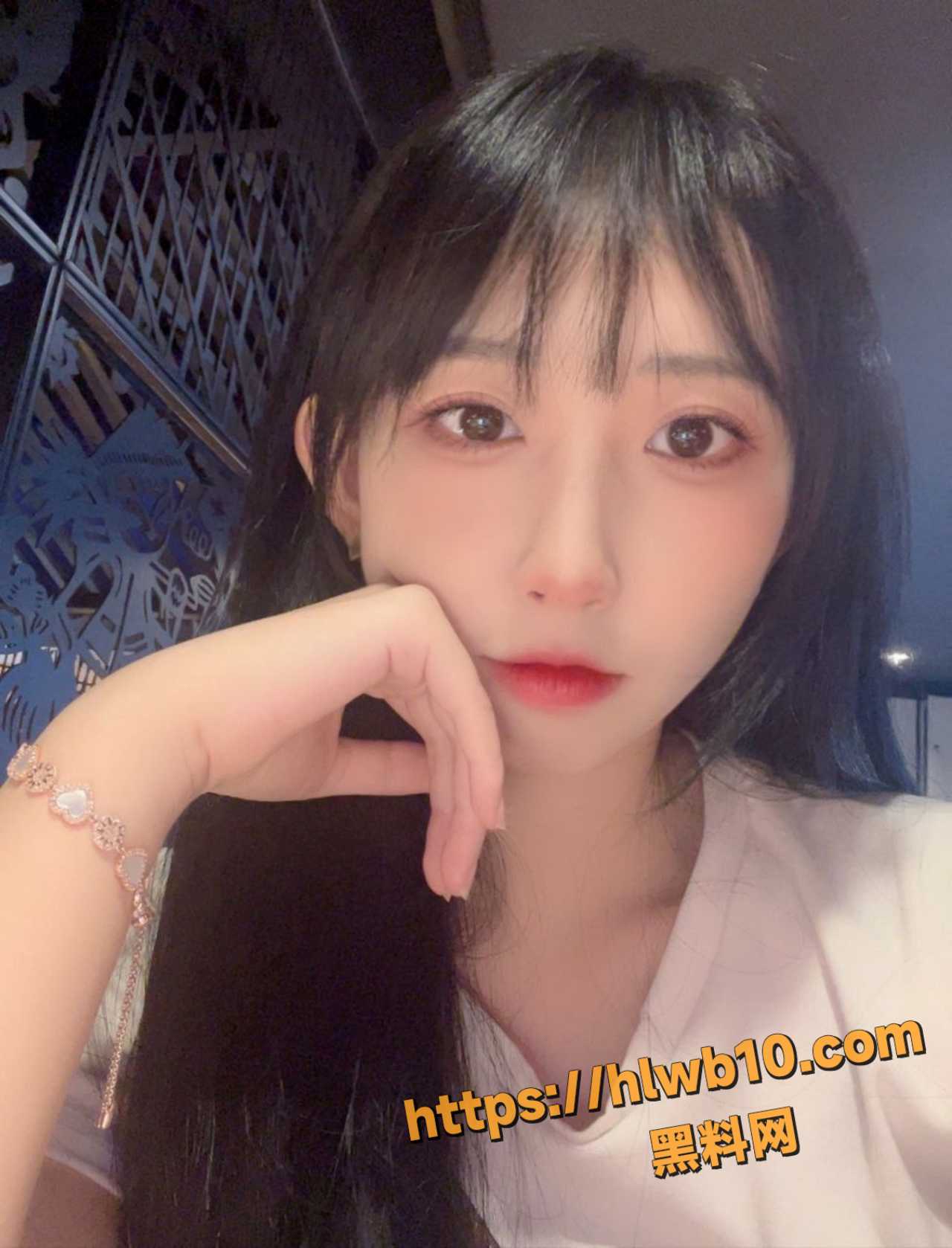 女友慰藉我的丧母之痛 灼热的浓汁凶猛的冲击着女友阴道的深处！ 配图