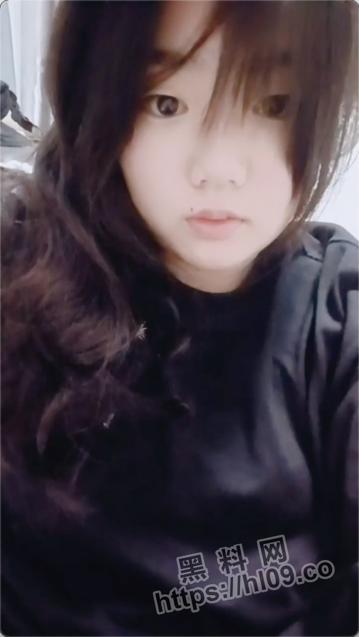 【独家曝光】江苏宿迁高二清纯反差美少女视频流出，露胸揉奶自慰抠B