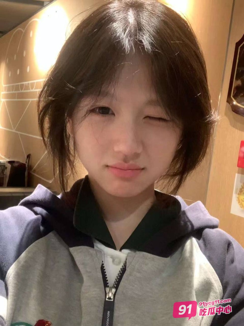 河北燕山大学陈珊珊酒店约炮!跪地口交侍奉简直淫荡极了!