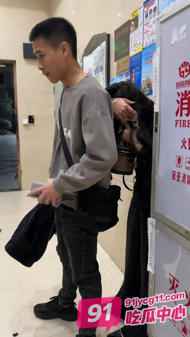 福建SM商业城原配堵小三 火爆对峙掀翻全场！ 配图4