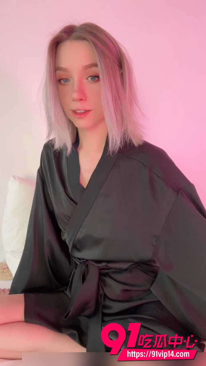 OnlyFans欧美极品福利姬LeyaGornaya 睡衣女神性感诱惑 极致撩人私密时刻