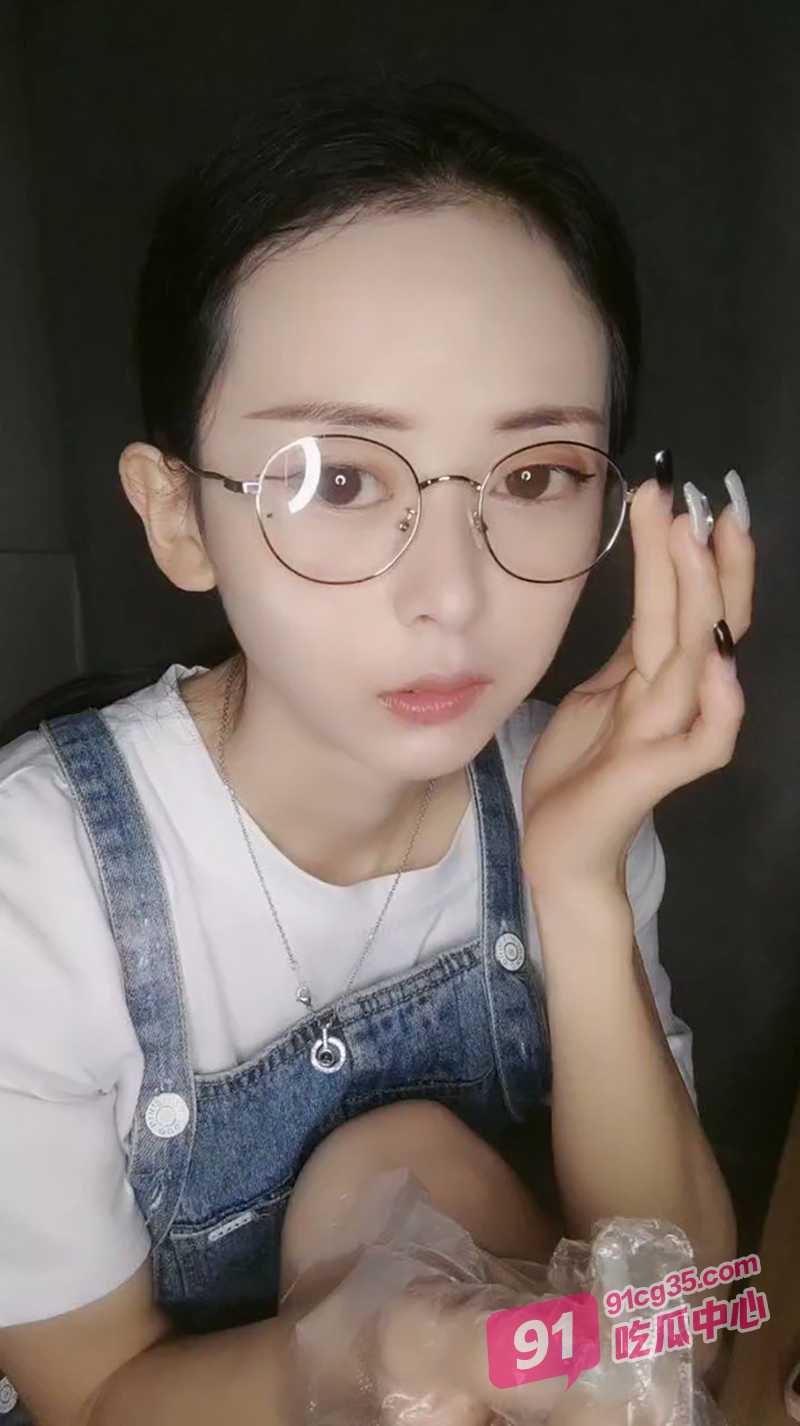快手主播曼曼～卫生间直播自爱 撒尿特写吸睛！