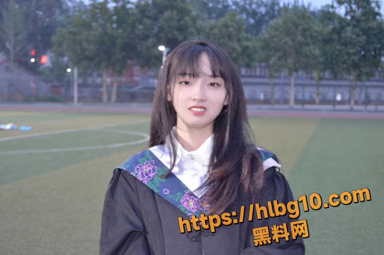 清纯女大学生被男友在酒店调教 白嫩小穴被男友猛操 后入扣逼跪爬娇喘高潮！
