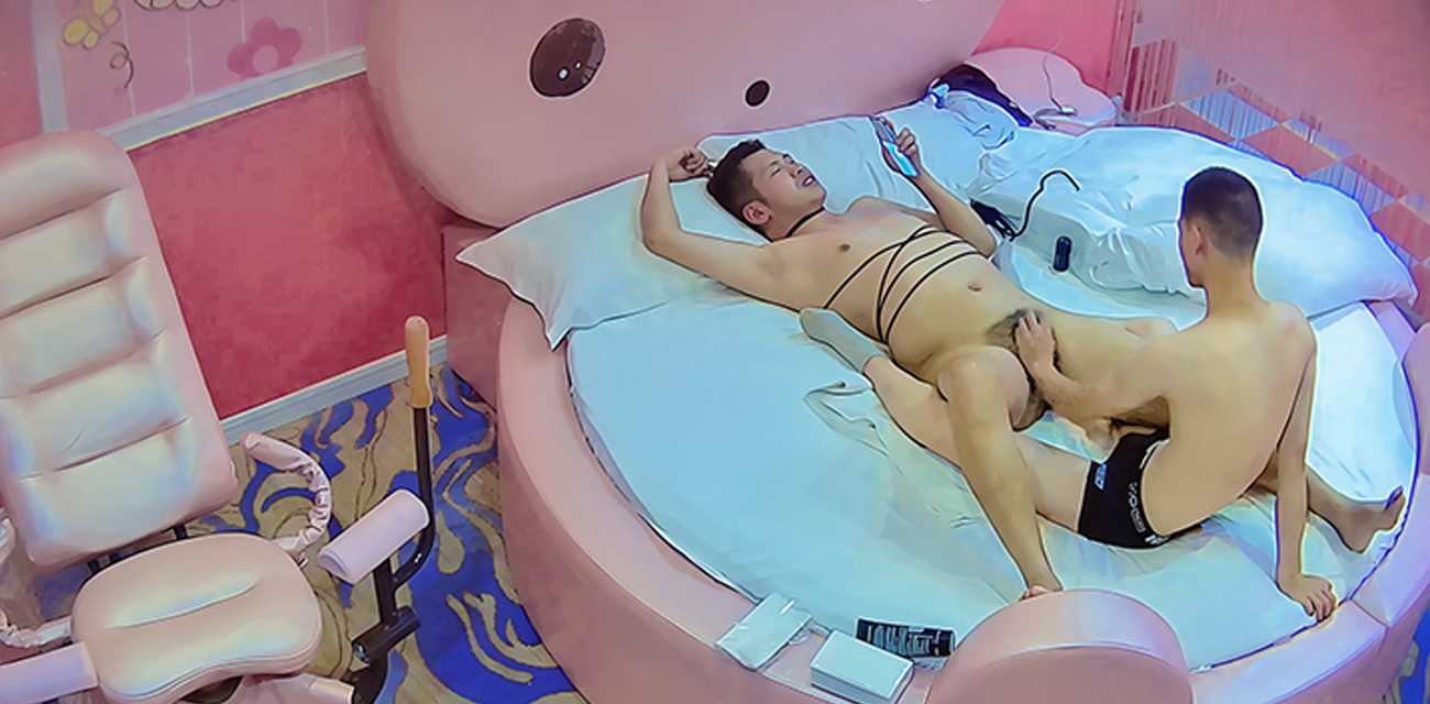 情趣酒店摄像头破解 惊现男同捆绑重口玩法 捆绑状态保持嘴和手持续刺激!
