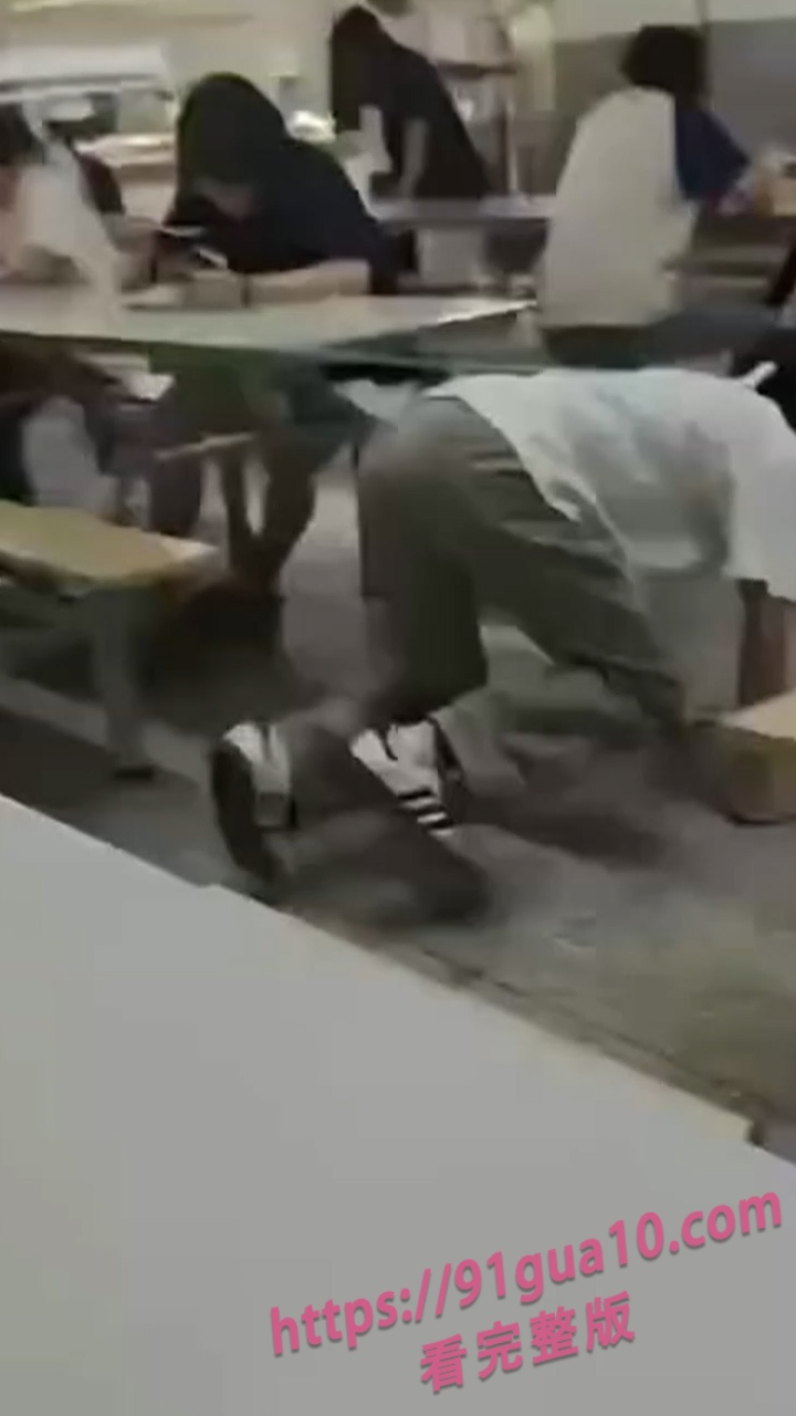 学姐食堂调教学弟 路人同学纷纷拍照传播 现场视频曝光