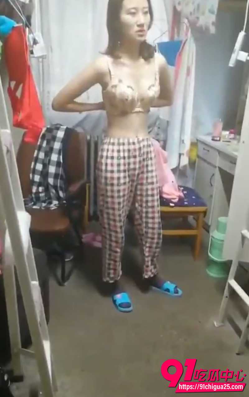 女大宿舍偷拍视频 1