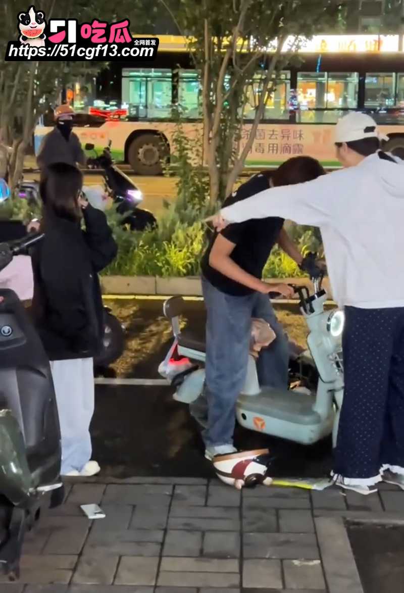 包头三角恋大瓜富婆深夜抓奸小白脸出轨2拷贝 包头三角恋大瓜富婆深夜抓奸小白脸出轨2拷贝