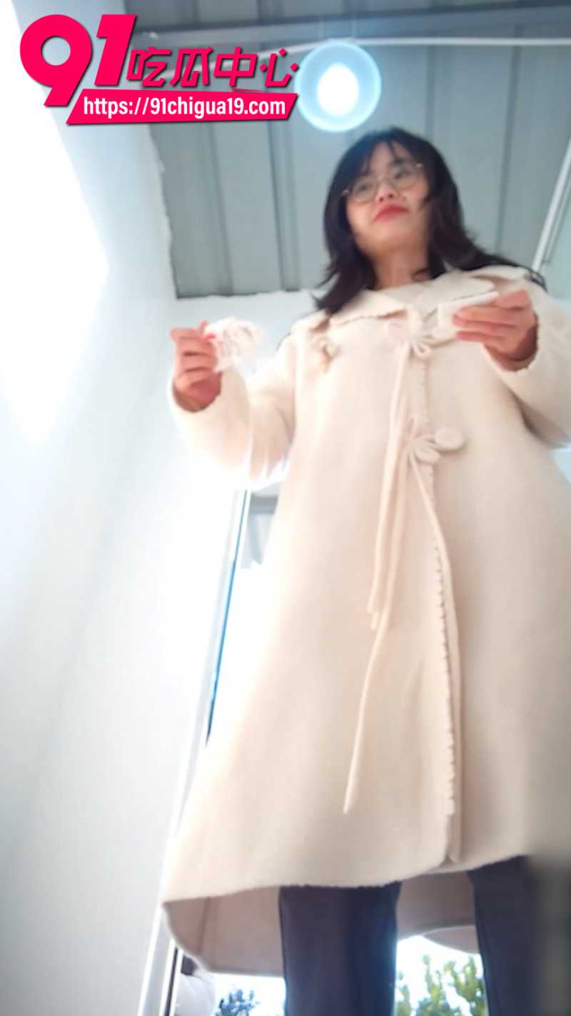 厕拍大神景区女厕所安装针孔摄像头偷拍1