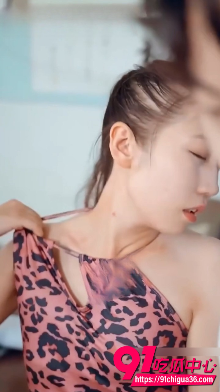 淫荡美女厂妹不要跑4