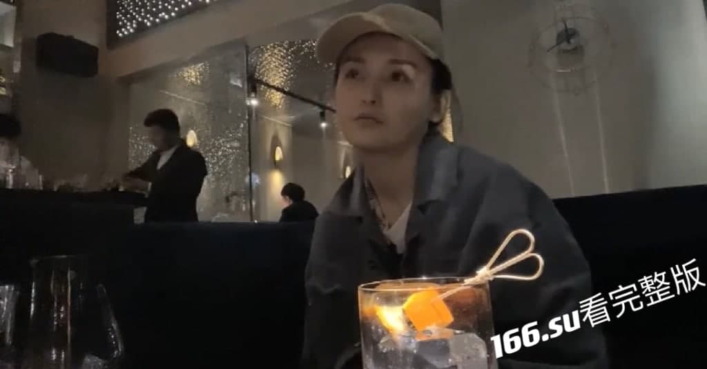 四眼PUA大神装扮富二代