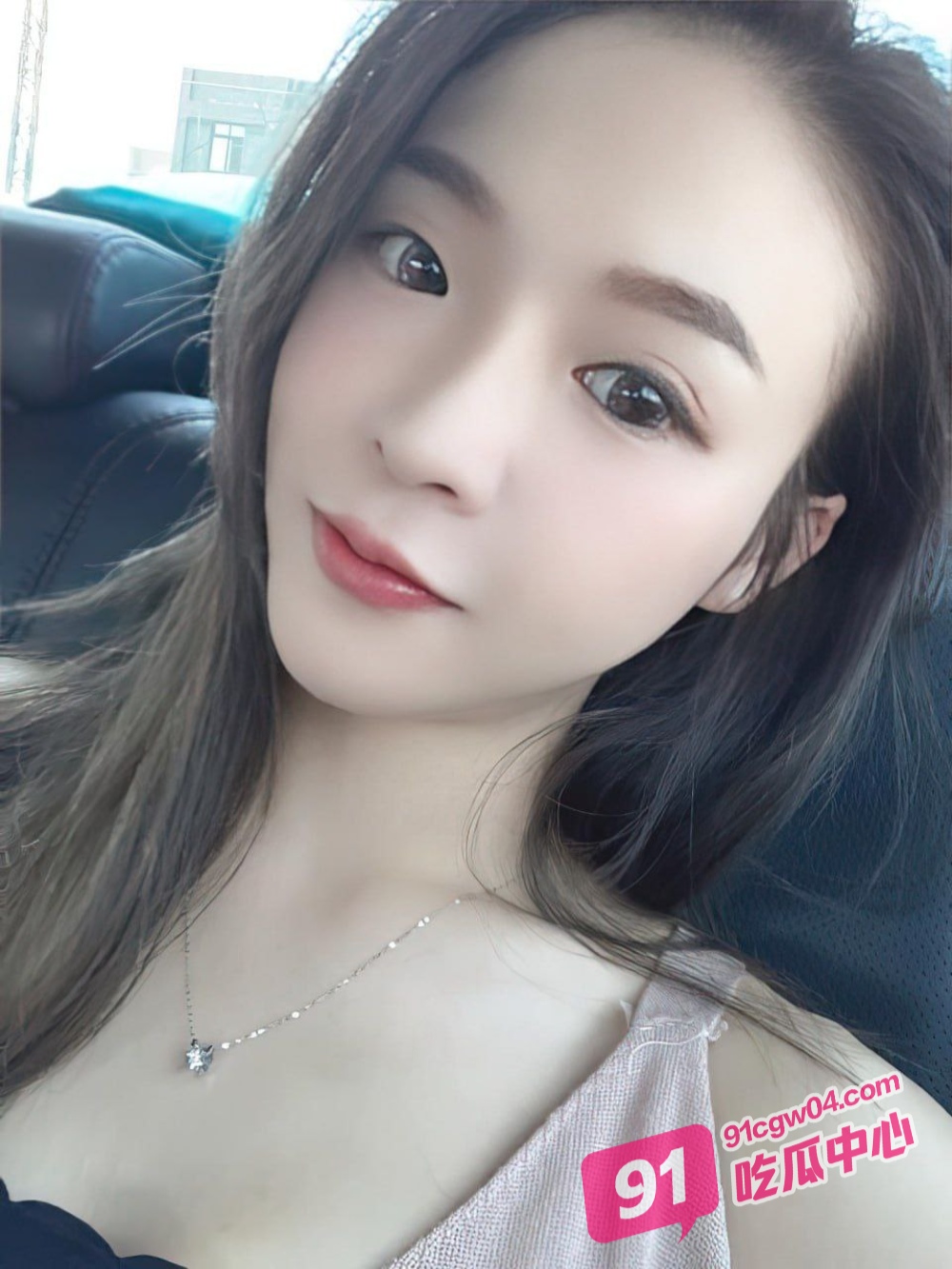 台湾性感台妹 媛媛 裸体在镜头前主动掰开鲍鱼发骚 妹子很嫩很骚气 玩的就是真实!