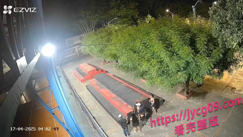 澳大利亚街头活春宫引爆全网!深夜多人互动尺度惊人