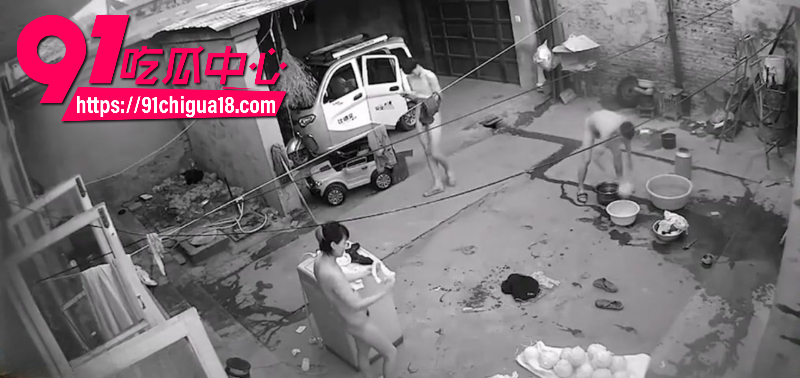 老公不在家嫂子和两个小叔子一起洗澡5
