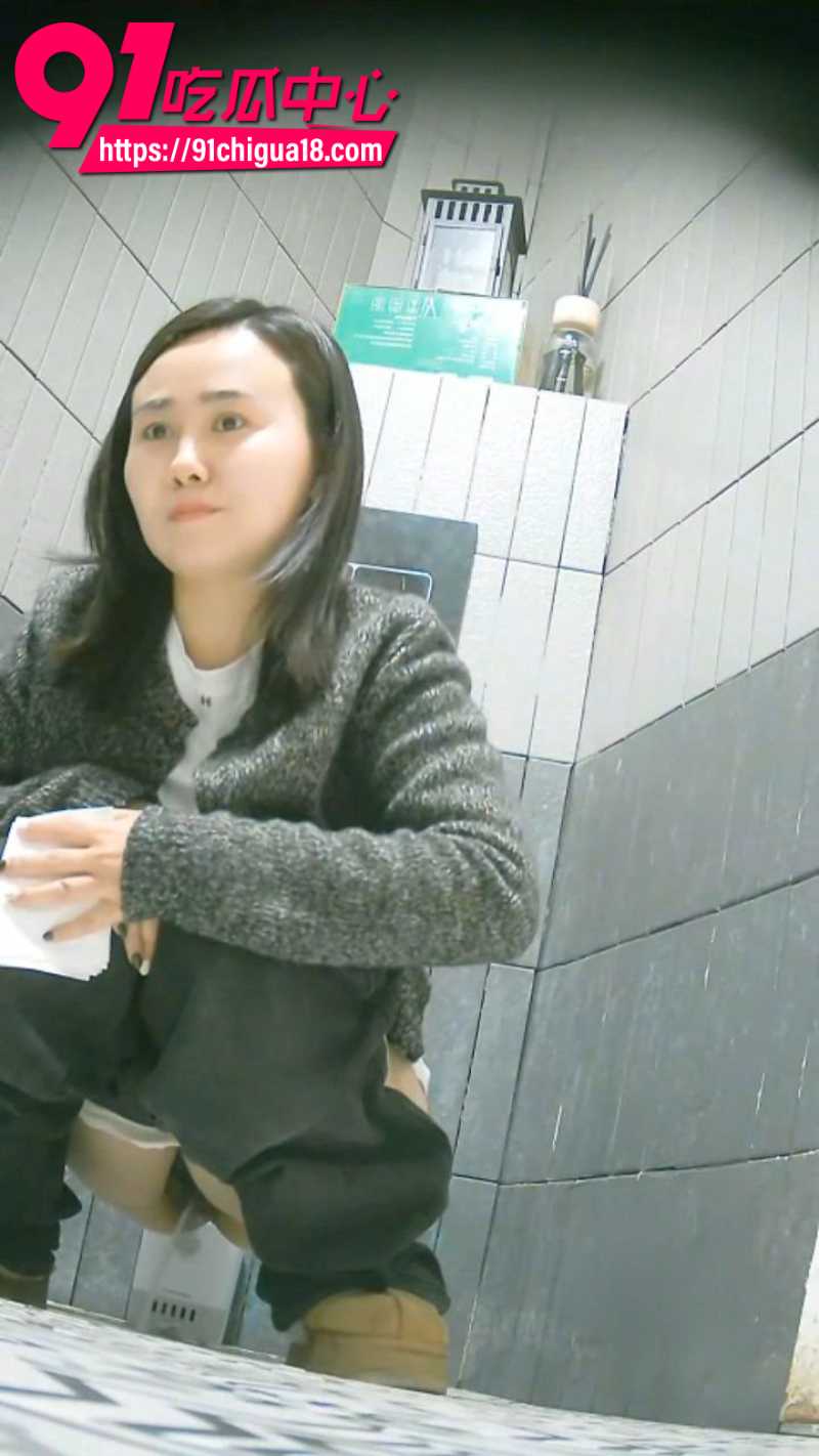 厕拍大神在商场女厕所安装针孔摄像头偷拍双视角7 厕拍大神在商场女厕所安装针孔摄像头偷拍双视角7