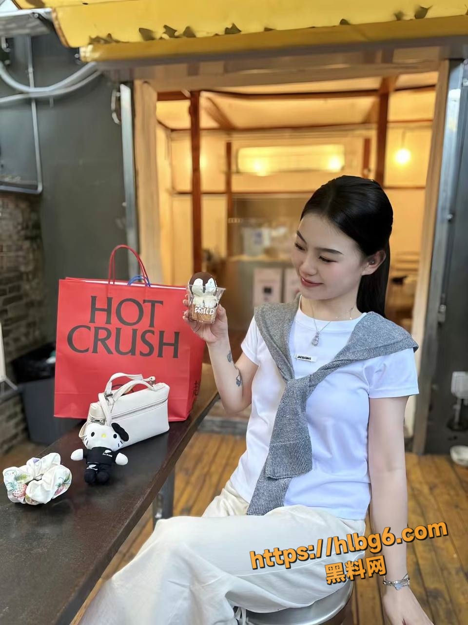 山东青岛吴雯在三亚给人当母狗 被金主深喉口爆眼泪都给干出来了 女神在金钱面前臣服埋头苦干！