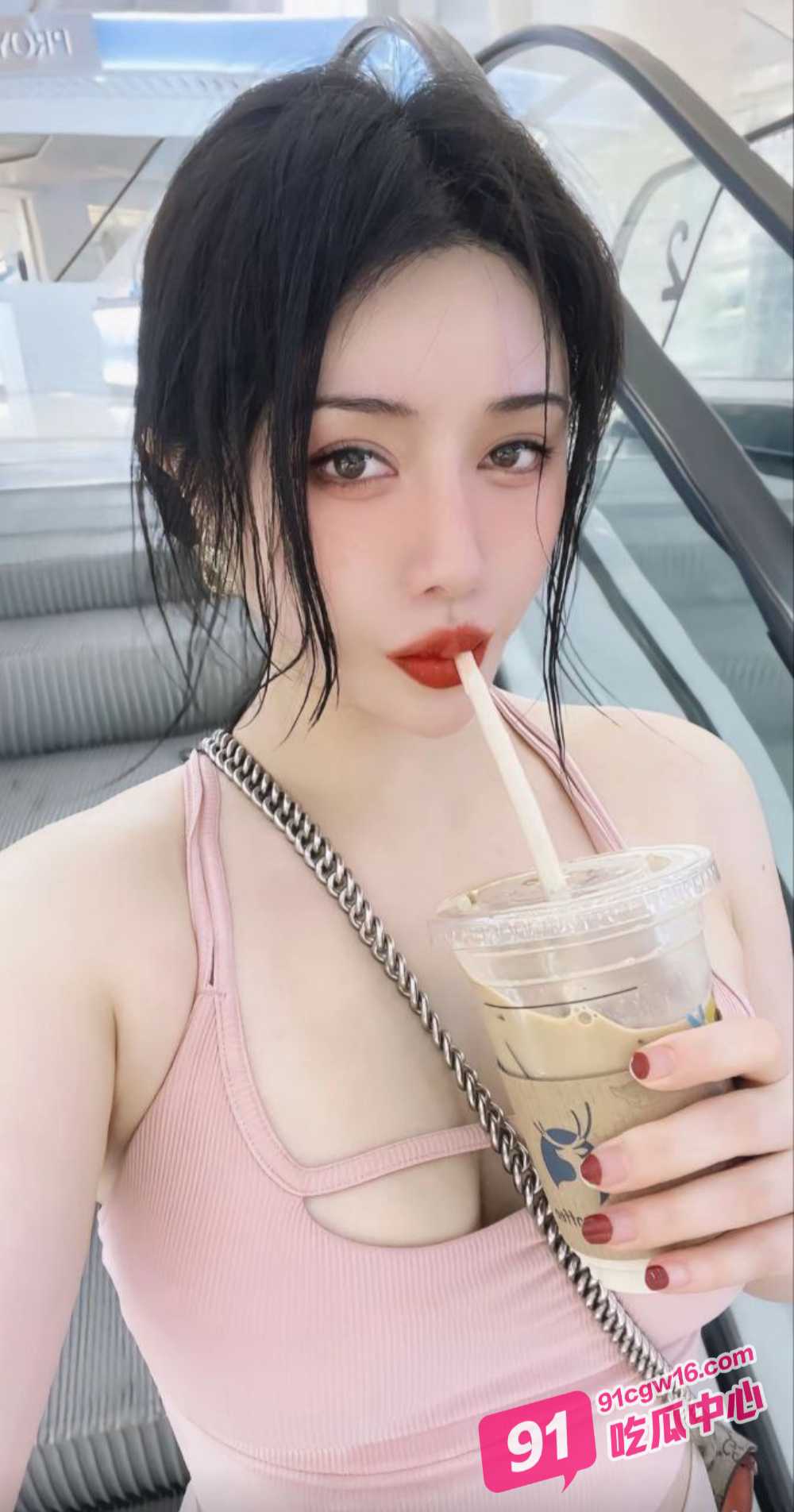 抖音67万粉丝微胖翘臀网红美豹组长冷艳少妇眼神勾魂 线下和大佬啪啪福利视频 配图4