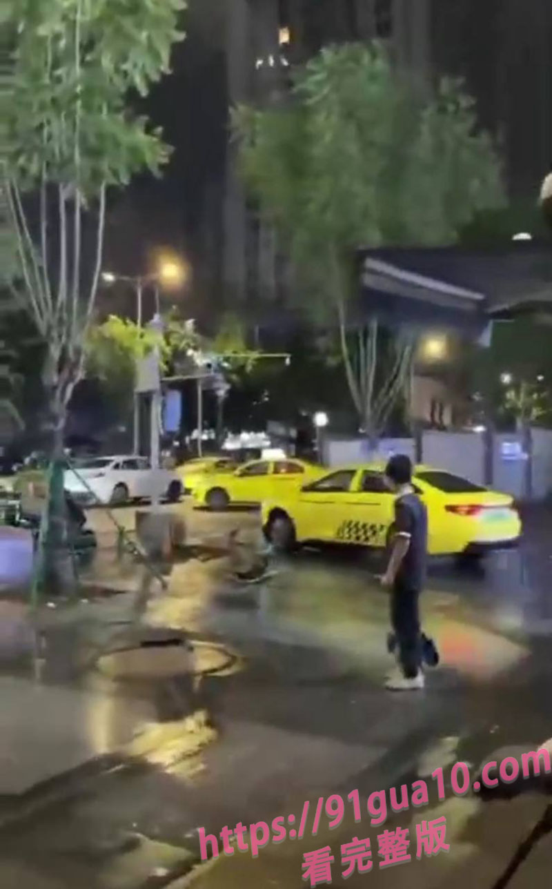 重庆疯狂出租车2.jpg