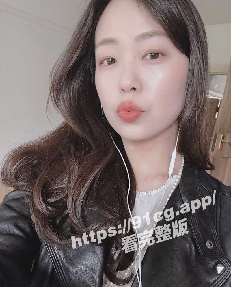 高颜值英文老师 和洋棍男友 私下反差面曝光 国产流出不伦性爱视频
