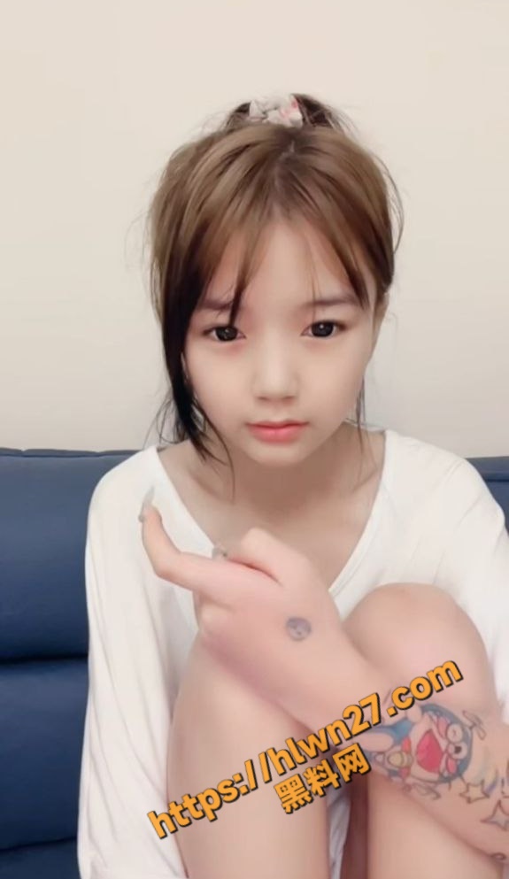 纯情高中妹下海自慰反差炸裂 满身纹身 道具一套接一套 嫩穴被干的全是淫水 外流直下！