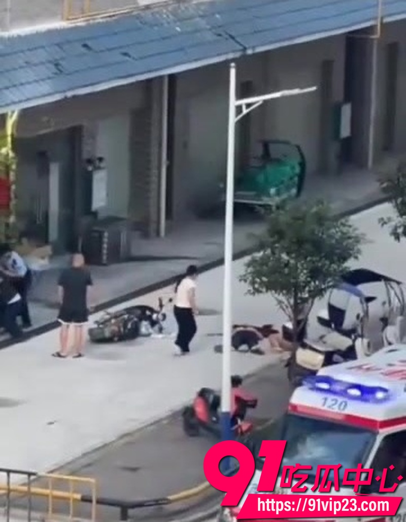 8月6日广西柳州融水现代城持刀伤人 网传未给钱引发命案目前仍无官方通报3 8月6日广西柳州融水现代城持刀伤人 网传未给钱引发命案目前仍无官方通报3