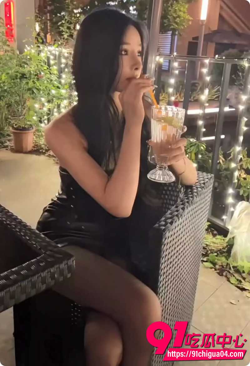 总华探长的小狗 12月新作流出 当抖音网红遇上了金主 露出车震性爱调教 女神彻底臣服胯下!