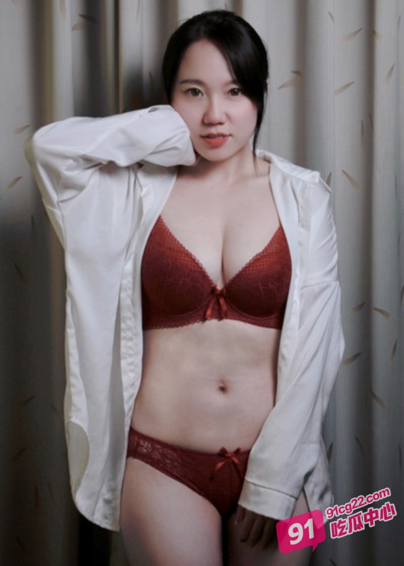 漂亮美女背着男朋友找干爹 跟男友说上课 其实是去给主人口！