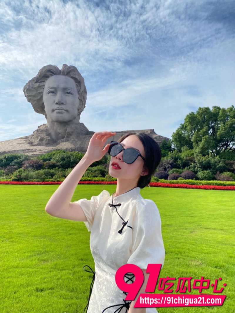 江苏混圈名媛白天优雅旗袍仙女 夜里被小富二代调教成专属母狗！